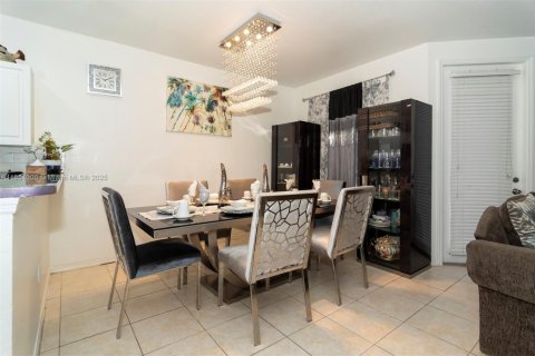 Townhouse in North Lauderdale, Florida 3 bedrooms, 145.67 sq.m. № 1858663 - photo 13