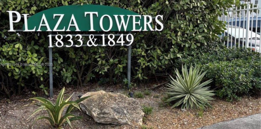 Condominio en Hallandale Beach, Florida, 2 dormitorios № 1781724