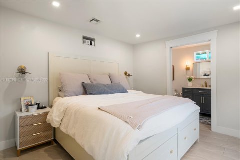 House in Key Largo, Florida 3 bedrooms, 120.31 sq.m. № 1922920 - photo 23