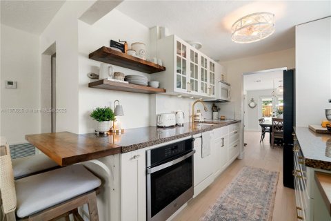 House in Key Largo, Florida 3 bedrooms, 120.31 sq.m. № 1922920 - photo 11