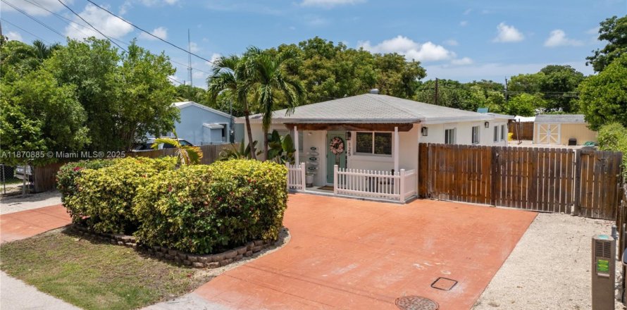 House in Key Largo, Florida 3 bedrooms, 120.31 sq.m. № 1922920