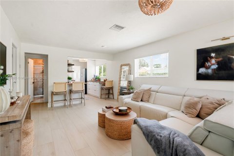 House in Key Largo, Florida 3 bedrooms, 120.31 sq.m. № 1922920 - photo 19