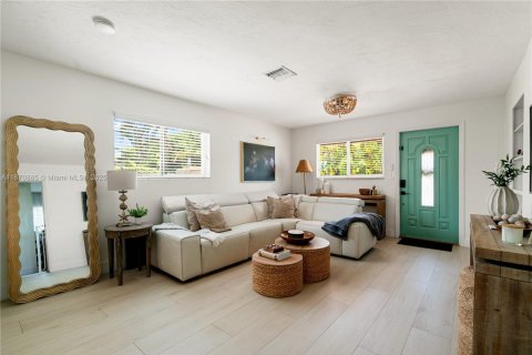 House in Key Largo, Florida 3 bedrooms, 120.31 sq.m. № 1922920 - photo 10