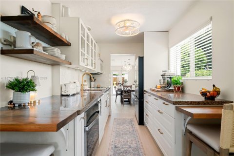 House in Key Largo, Florida 3 bedrooms, 120.31 sq.m. № 1922920 - photo 13