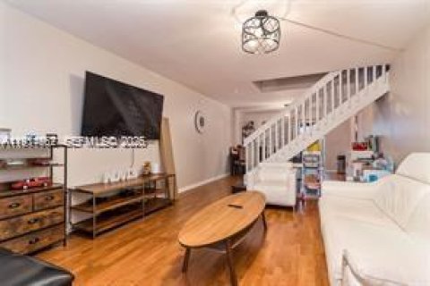 Adosado en alquiler en Cooper City, Florida, 3 dormitorios, 138.24 m2 № 2010092 - foto 2