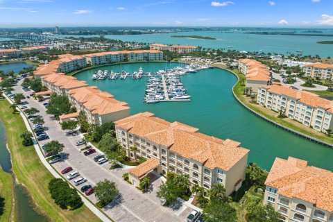 Condo in Hutchinson Island South, Florida, 2 bedrooms № 2081948 - photo 3