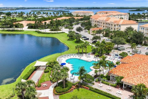 Condo in Hutchinson Island South, Florida, 2 bedrooms № 2081948 - photo 11