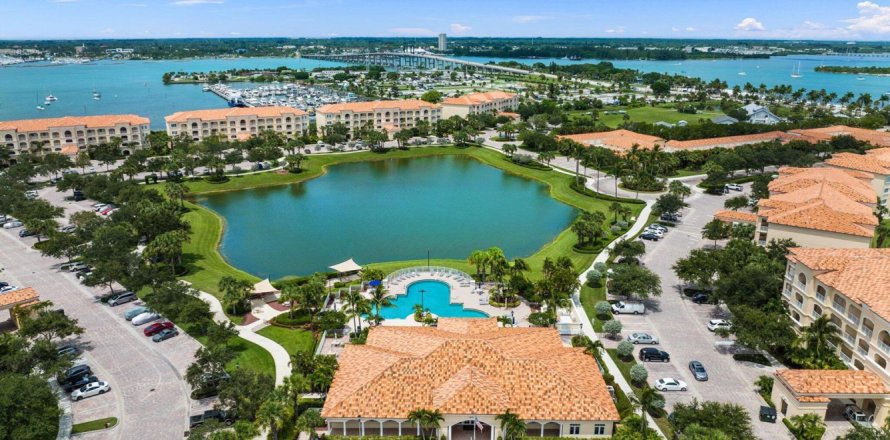 Condo in Hutchinson Island South, Florida, 2 bedrooms № 2081948