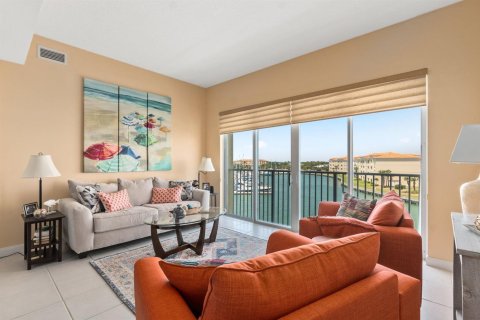 Condo in Hutchinson Island South, Florida, 2 bedrooms № 2081948 - photo 12