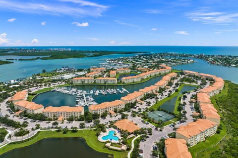 Condo in Hutchinson Island South, Florida, 2 bedrooms № 2081948 - photo 9