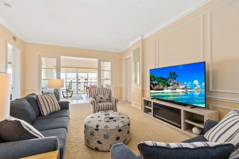 Condo in Hutchinson Island South, Florida, 2 bedrooms № 2081948 - photo 17