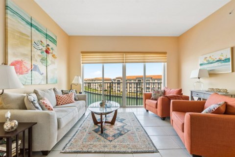 Condo in Hutchinson Island South, Florida, 2 bedrooms № 2081948 - photo 13
