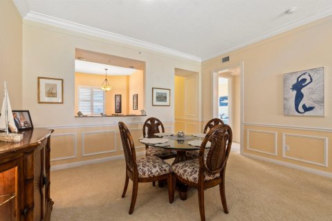 Condo in Hutchinson Island South, Florida, 2 bedrooms № 2081948 - photo 20