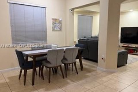 Condo in Doral, Florida, 3 bedrooms  № 2044513 - photo 9