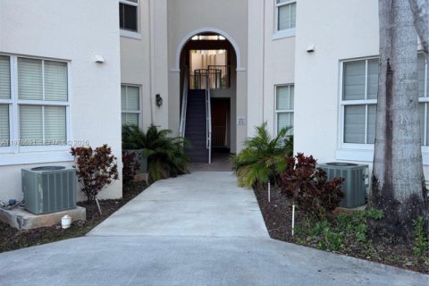 Condo in Doral, Florida, 3 bedrooms  № 2044513 - photo 2