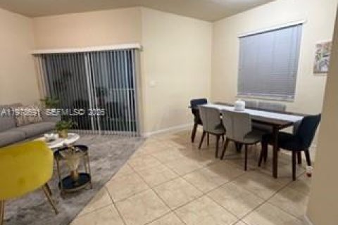 Condo in Doral, Florida, 3 bedrooms  № 2044513 - photo 8