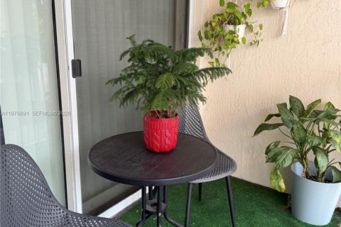 Condo in Doral, Florida, 3 bedrooms  № 2044513 - photo 12