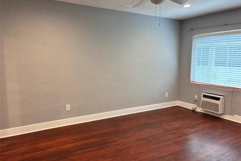 Apartamento en alquiler en Orlando, Florida, 2 dormitorios, 70.61 m2 № 1909140 - foto 2