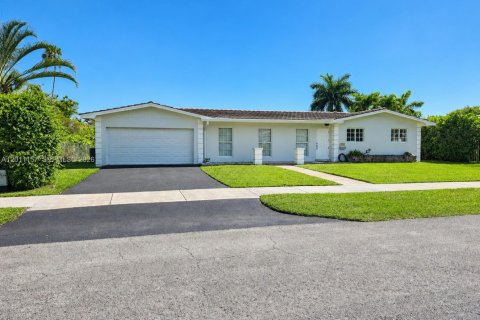 House in Miami, Florida 4 bedrooms, 163.79 sq.m. № 2074765