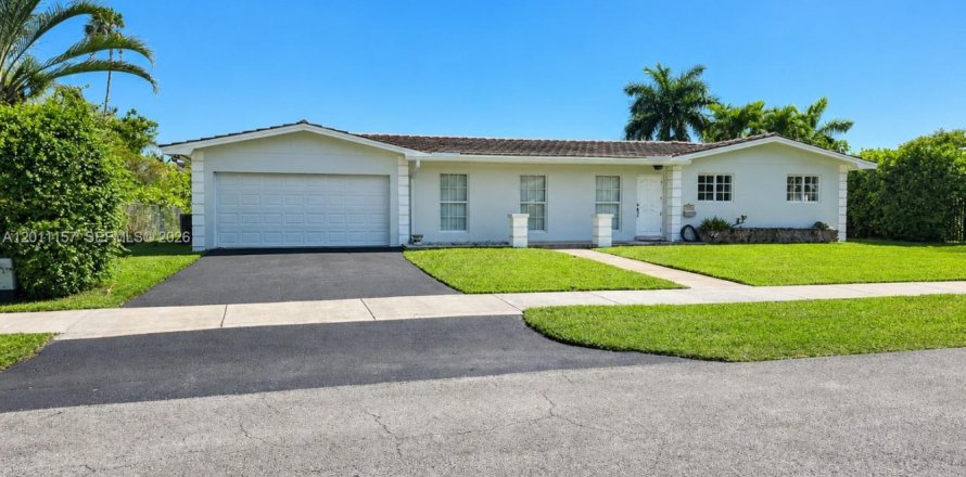 House in Miami, Florida 4 bedrooms, 163.79 sq.m. № 2074765