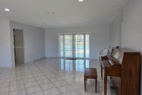 House in Miami, Florida 4 bedrooms, 163.79 sq.m. № 2074765 - photo 7