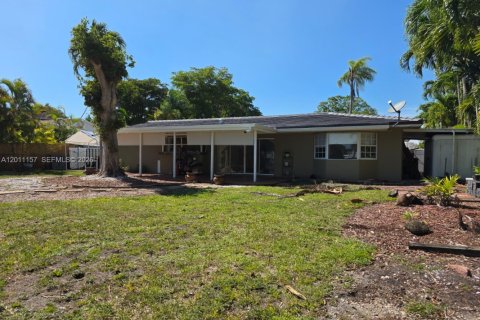 House in Miami, Florida 4 bedrooms, 163.79 sq.m. № 2074765 - photo 4