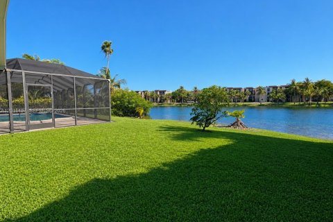 House in Miami, Florida 4 bedrooms, 163.79 sq.m. № 2074765 - photo 2