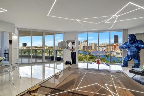 Copropriété à vendre à Aventura, Floride: 3 chambres, 294.78 m2 № 2053806 - photo 2