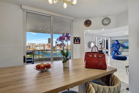 Copropriété à vendre à Aventura, Floride: 3 chambres, 294.78 m2 № 2053806 - photo 28