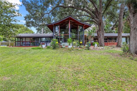 House in Tampa, Florida 4 bedrooms, 270.44 sq.m. № 2100607