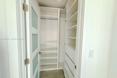 Casa en venta en Miami Springs, Florida, 5 dormitorios, 262.36 m2 № 2006399 - foto 30