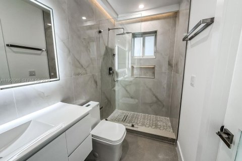 Casa en venta en Miami Springs, Florida, 5 dormitorios, 262.36 m2 № 2006399 - foto 24