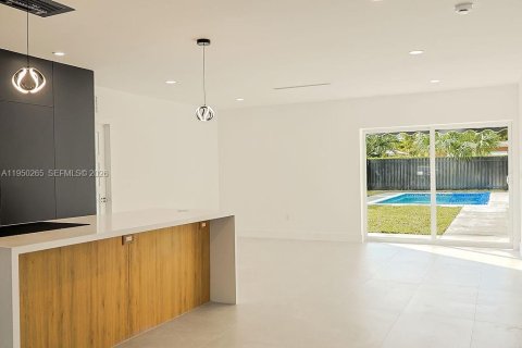 Casa en venta en Miami Springs, Florida, 5 dormitorios, 262.36 m2 № 2006399 - foto 19
