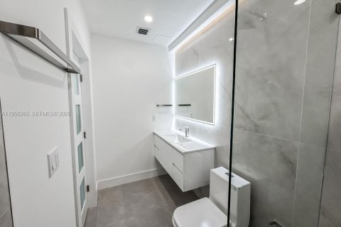 Casa en venta en Miami Springs, Florida, 5 dormitorios, 262.36 m2 № 2006399 - foto 22