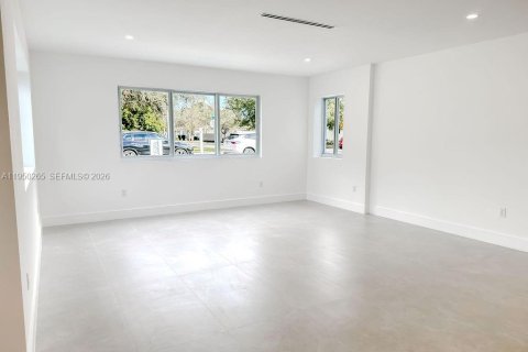 Casa en venta en Miami Springs, Florida, 5 dormitorios, 262.36 m2 № 2006399 - foto 8