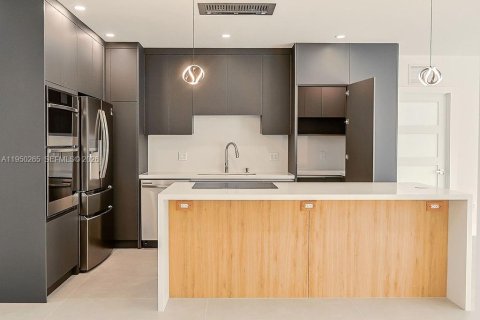 Casa en venta en Miami Springs, Florida, 5 dormitorios, 262.36 m2 № 2006399 - foto 15