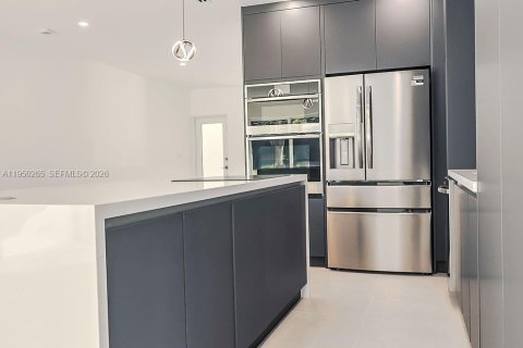 Casa en venta en Miami Springs, Florida, 5 dormitorios, 262.36 m2 № 2006399 - foto 17