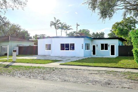 Casa en venta en Miami Springs, Florida, 5 dormitorios, 262.36 m2 № 2006399 - foto 3