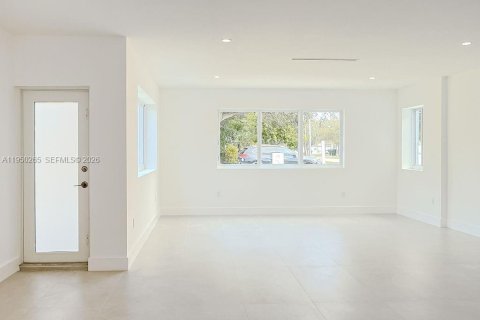 Casa en venta en Miami Springs, Florida, 5 dormitorios, 262.36 m2 № 2006399 - foto 9