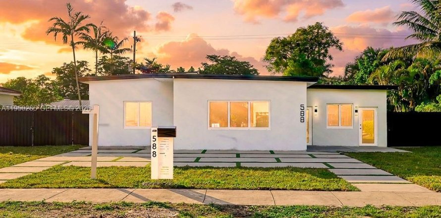 Casa en Miami Springs, Florida 5 dormitorios, 262.36 m2 № 2006399