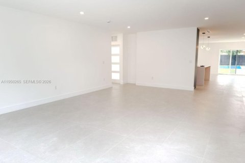 Casa en venta en Miami Springs, Florida, 5 dormitorios, 262.36 m2 № 2006399 - foto 11
