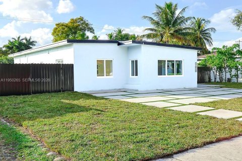 Casa en venta en Miami Springs, Florida, 5 dormitorios, 262.36 m2 № 2006399 - foto 6