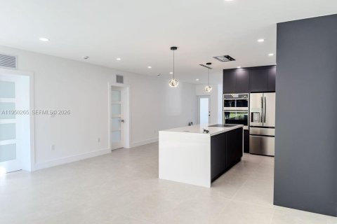 Casa en venta en Miami Springs, Florida, 5 dormitorios, 262.36 m2 № 2006399 - foto 18