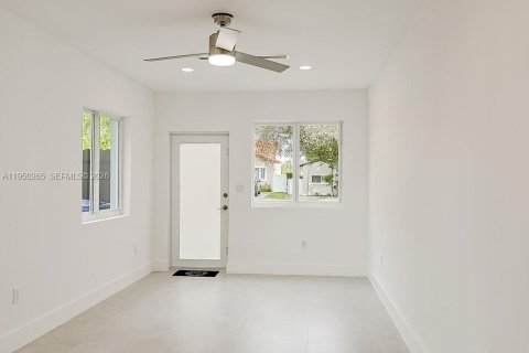 Casa en venta en Miami Springs, Florida, 5 dormitorios, 262.36 m2 № 2006399 - foto 21