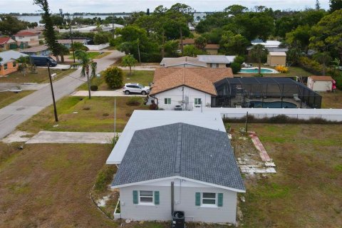 Villa ou maison à louer à Englewood, Floride: 2 chambres, 98.85 m2 № 2386521 - photo 12