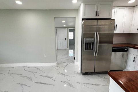 Villa ou maison à louer à Englewood, Floride: 2 chambres, 98.85 m2 № 2386521 - photo 23