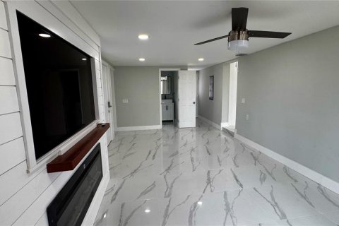 Villa ou maison à louer à Englewood, Floride: 2 chambres, 98.85 m2 № 2386521 - photo 25