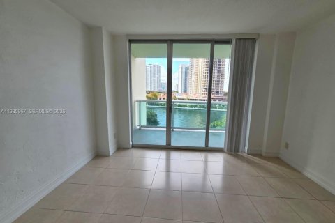 Condominio en alquiler en Sunny Isles Beach, Florida, 1 dormitorio, 92.9 m2 № 1995720 - foto 5