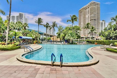 Condominio en alquiler en Sunny Isles Beach, Florida, 1 dormitorio, 92.9 m2 № 1995720 - foto 11
