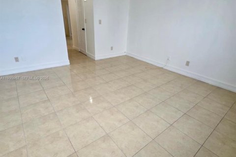 Condominio en alquiler en Sunny Isles Beach, Florida, 1 dormitorio, 92.9 m2 № 1995720 - foto 7